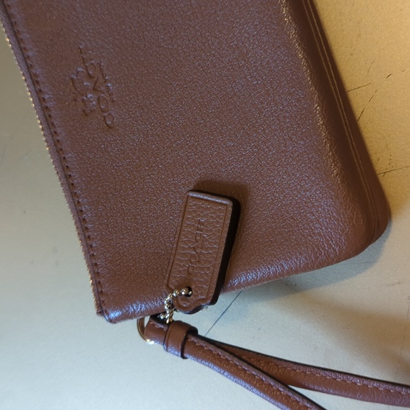 Coach - Brown leather wristlet - Picture 3 of 3